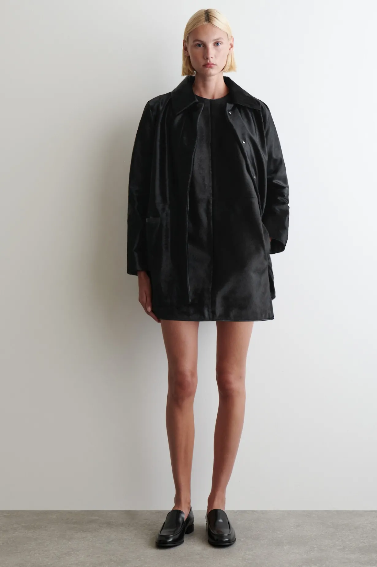 MINIKLEID AUS LEDER MIT PONYHAAR-EFFEKT