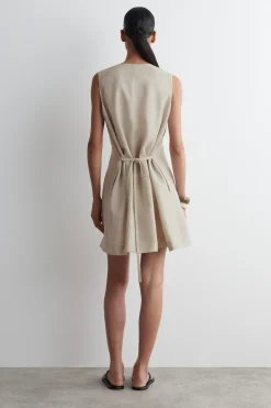 MINIKLEID AUS LEINEN MIT KNÖPFEN
