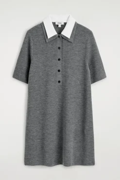 MINIKLEID AUS MERINOWOLLE MIT MEHRLAGIGEM KRAGEN