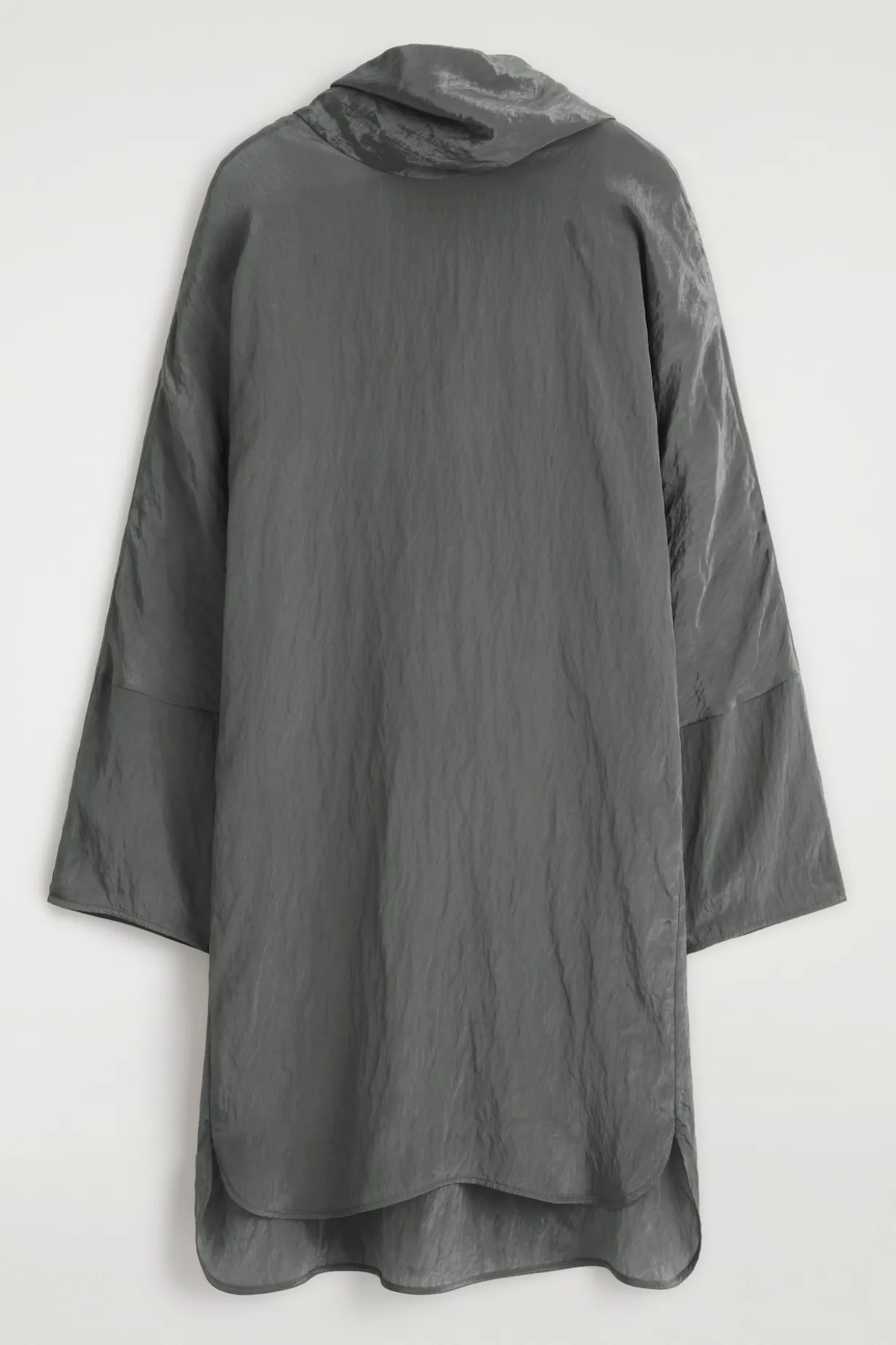 MINIKLEID AUS SATIN IN KNITTEROPTIK