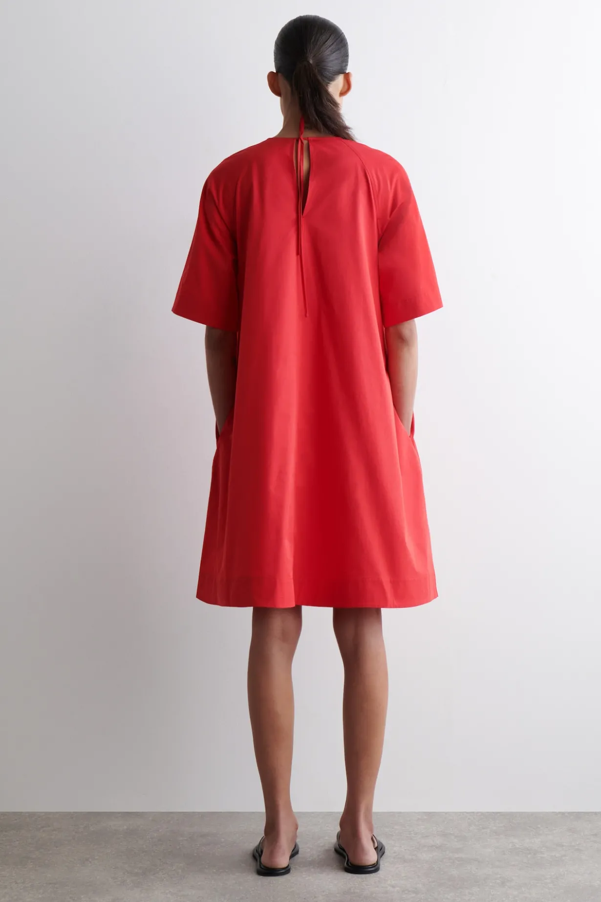 MINIKLEID IN A-LINIE MIT BINDEDETAIL