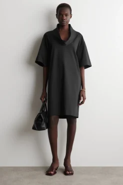 MINIKLEID MIT KRAGEN UND KOKON-SILHOUETTE