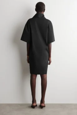 MINIKLEID MIT KRAGEN UND KOKON-SILHOUETTE