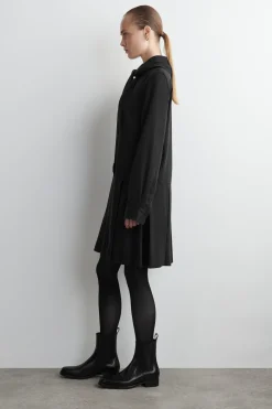 MINIKLEID MIT SCHALDETAIL UND NIEDRIGER TAILLE