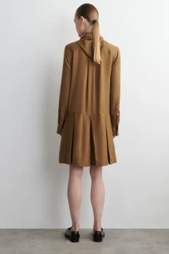 MINIKLEID MIT SCHALDETAIL UND NIEDRIGER TAILLE