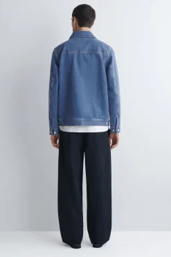 MINIMALISTISCHE JEANSJACKE