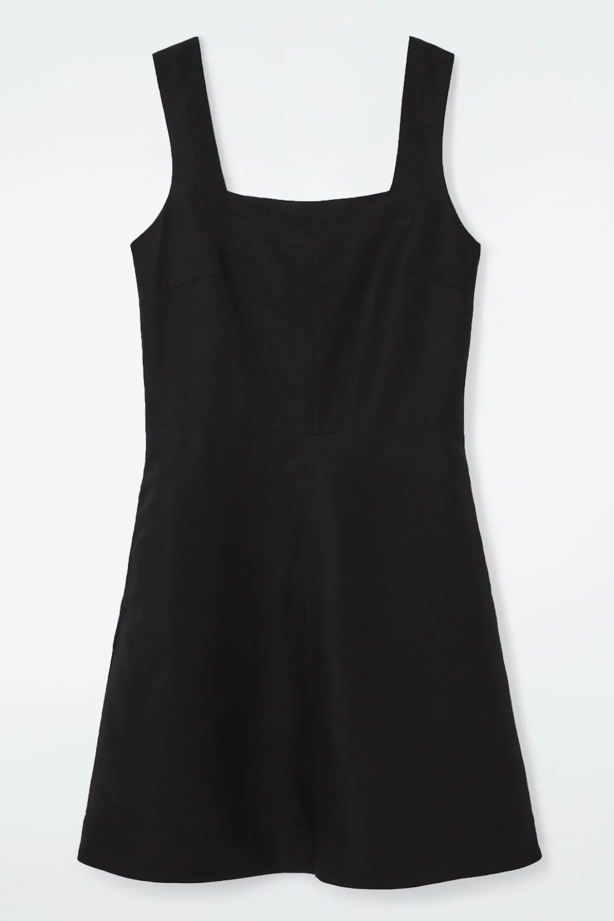MINI-SCHÜRZENKLEID MIT KARREE-AUSSCHNITT