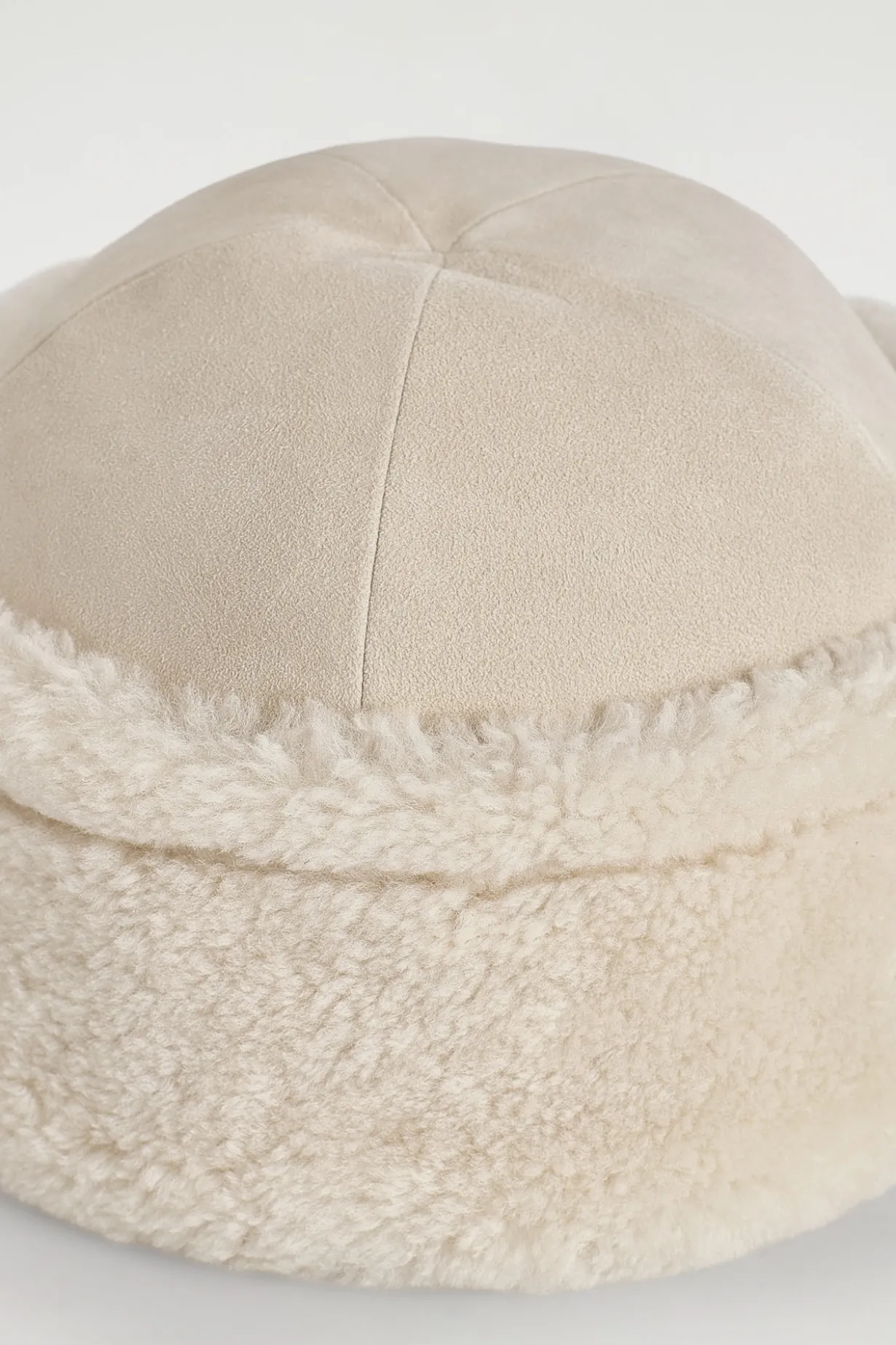 MÜTZE AUS SHEARLING