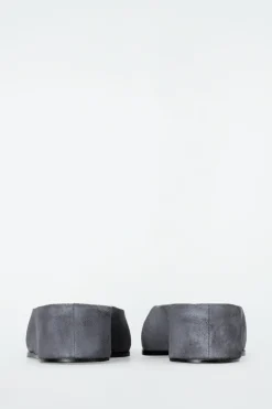 MULES AUS LEDER MIT SPITZER ZEHENKAPPE