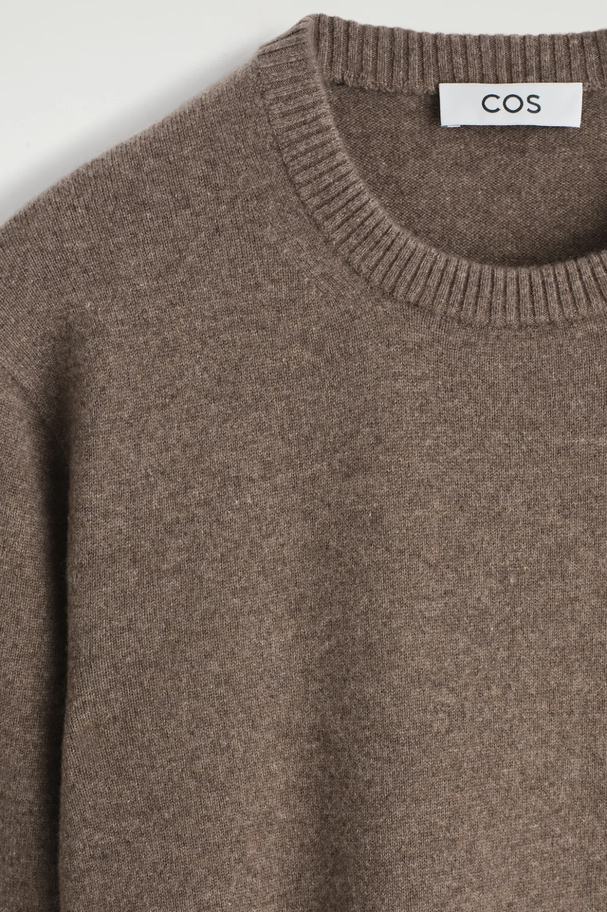 NAHTLOSER KASCHMIRPULLOVER MIT RUNDHALSAUSSCHNITT