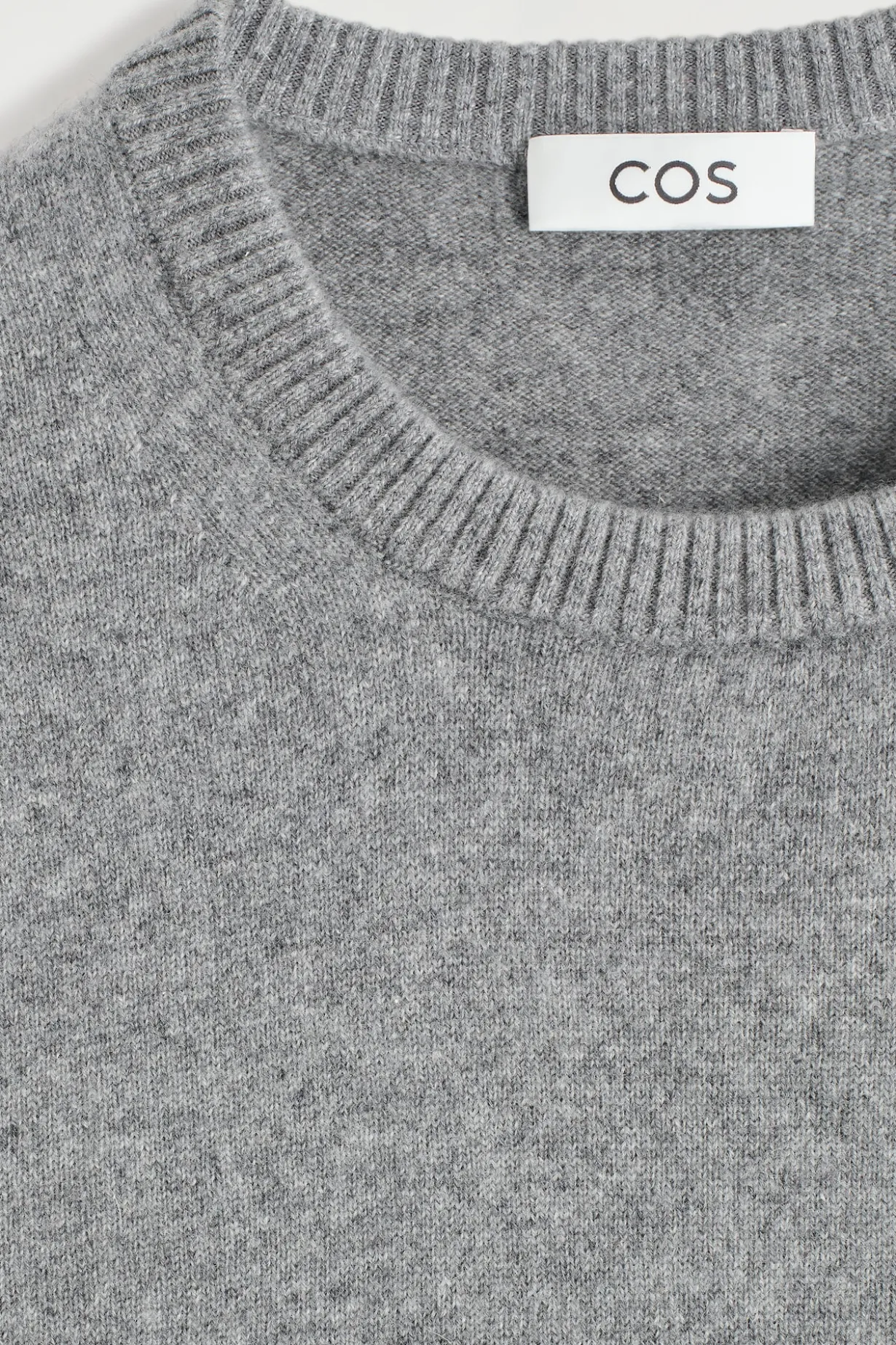 NAHTLOSER KASCHMIRPULLOVER MIT RUNDHALSAUSSCHNITT