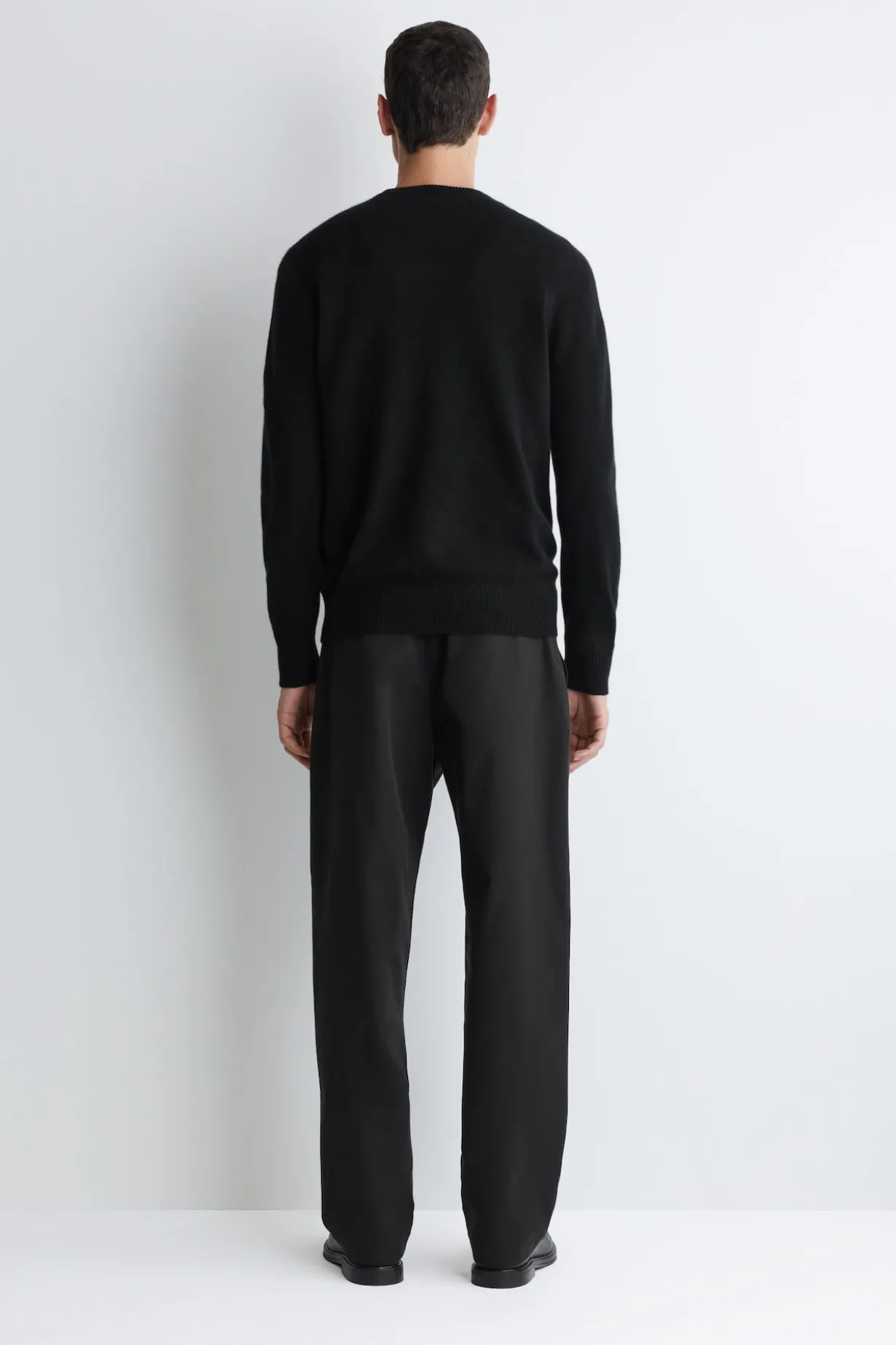 NAHTLOSER KASCHMIRPULLOVER MIT RUNDHALSAUSSCHNITT