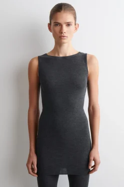 NAHTLOSES MINIKLEID AUS MERINOWOLLE