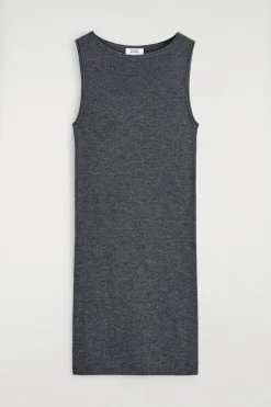 NAHTLOSES MINIKLEID AUS MERINOWOLLE
