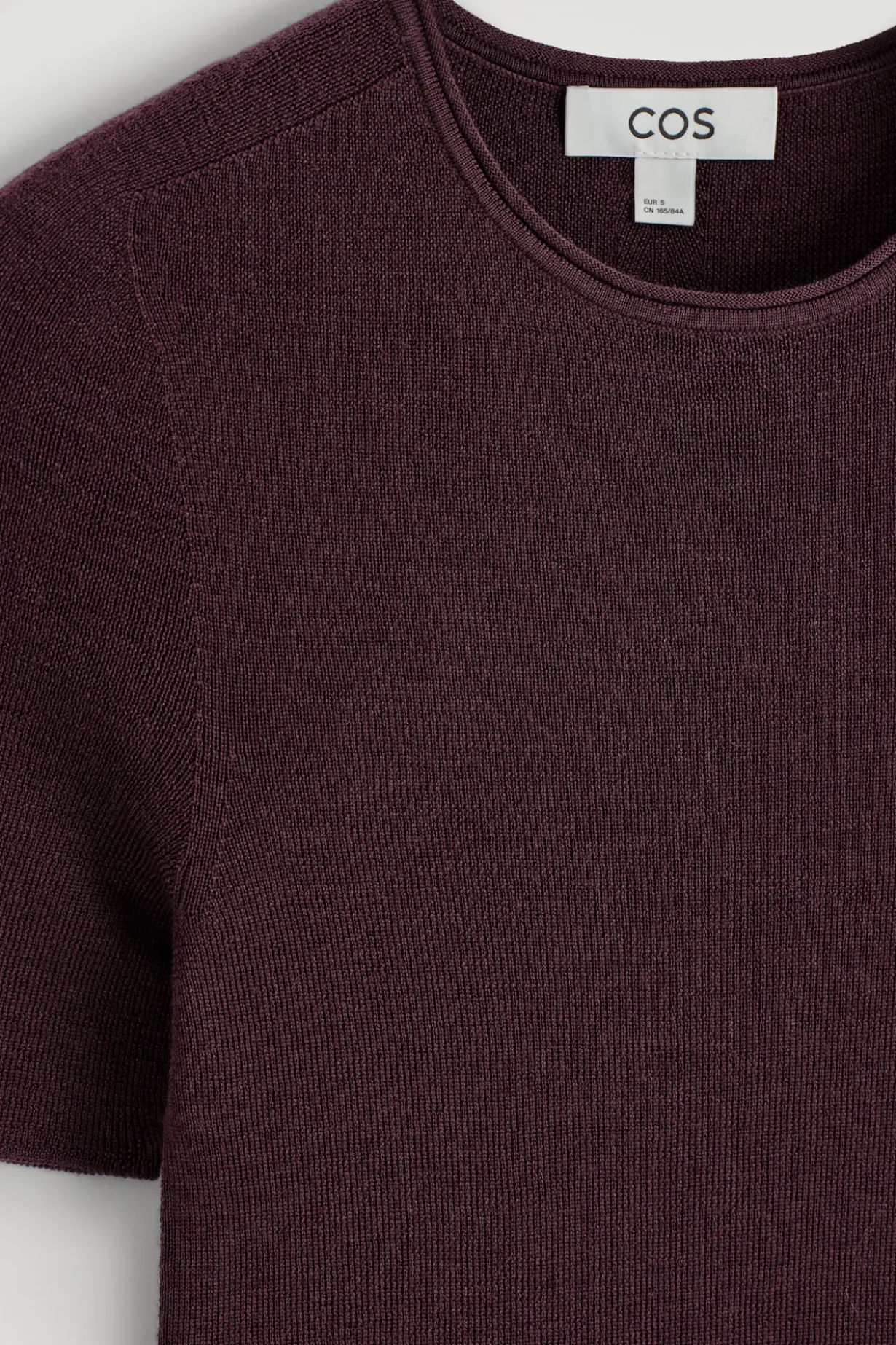 NAHTLOSES T-SHIRT AUS MERINOWOLLE