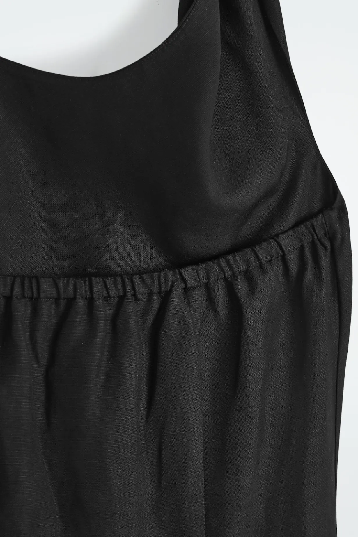 NECKHOLDER-KLEID AUS LEINEN-MIX