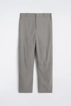 NYLONHOSE MIT BARREL-BEIN UND LOCKERER PASSFORM