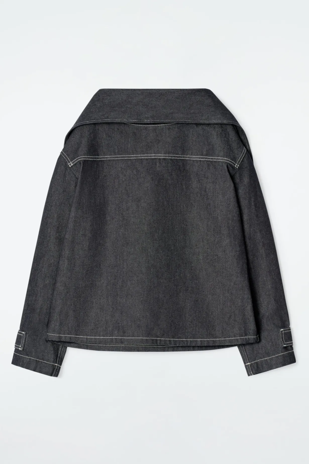 OBERTEIL AUS RAW DENIM MIT SCHALDETAIL