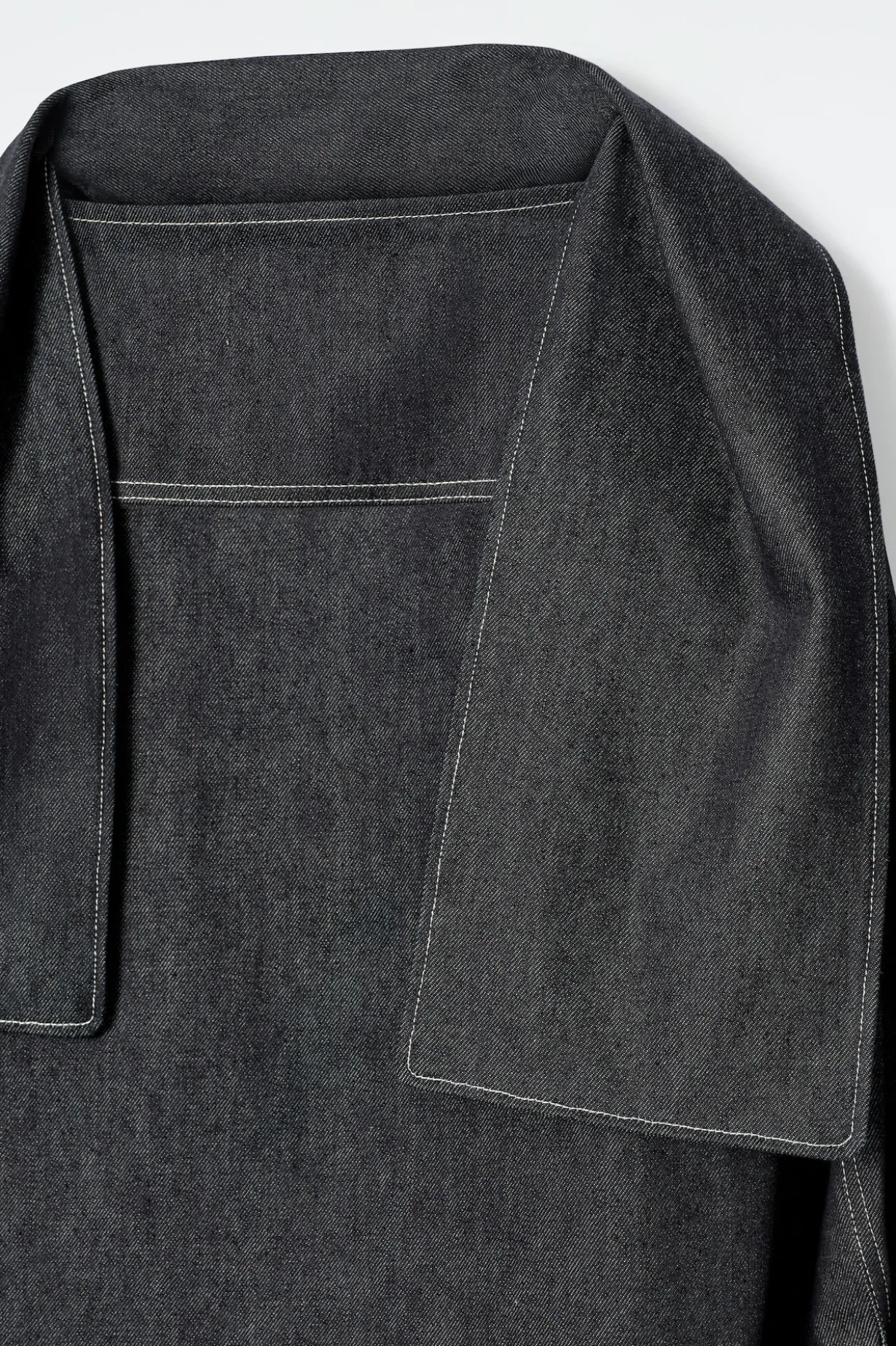 OBERTEIL AUS RAW DENIM MIT SCHALDETAIL
