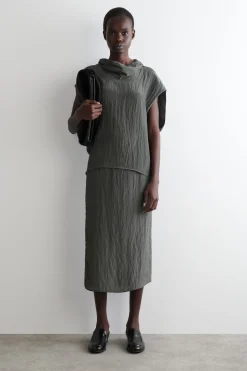 OBERTEIL AUS SATIN IN KNITTEROPTIK