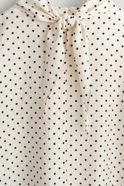 OBERTEIL MIT DRAPIERTEM SCHALDETAIL