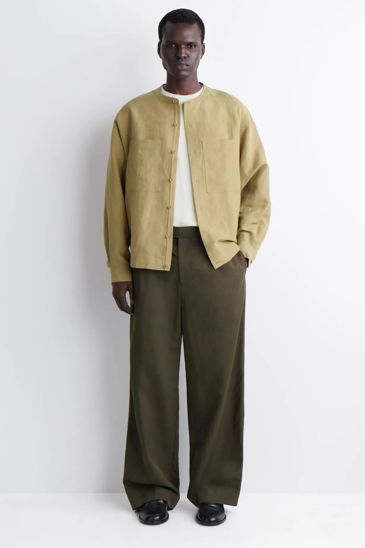 OVERSIZED-HEMD AUS LEINEN MIT GRANDAD-KRAGEN