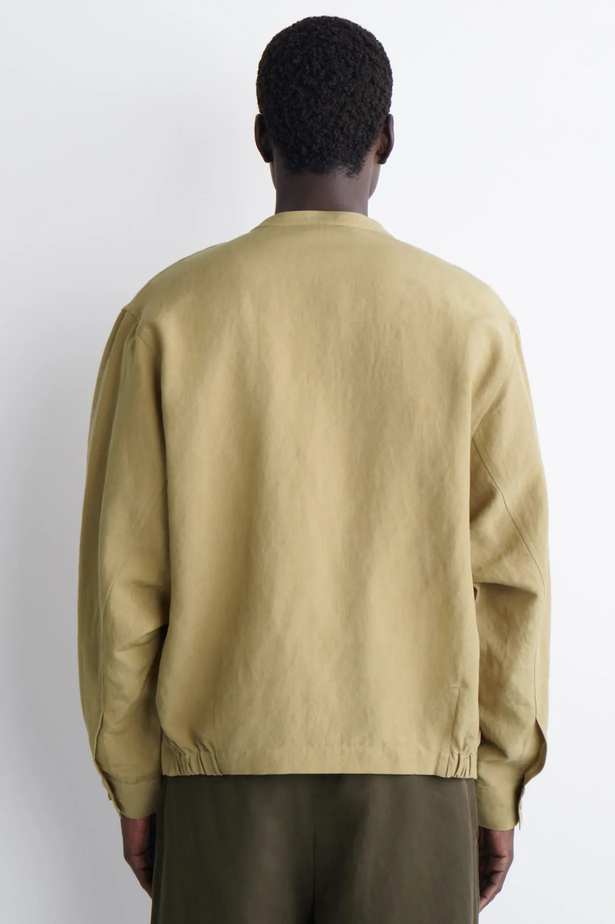 OVERSIZED-HEMD AUS LEINEN MIT GRANDAD-KRAGEN