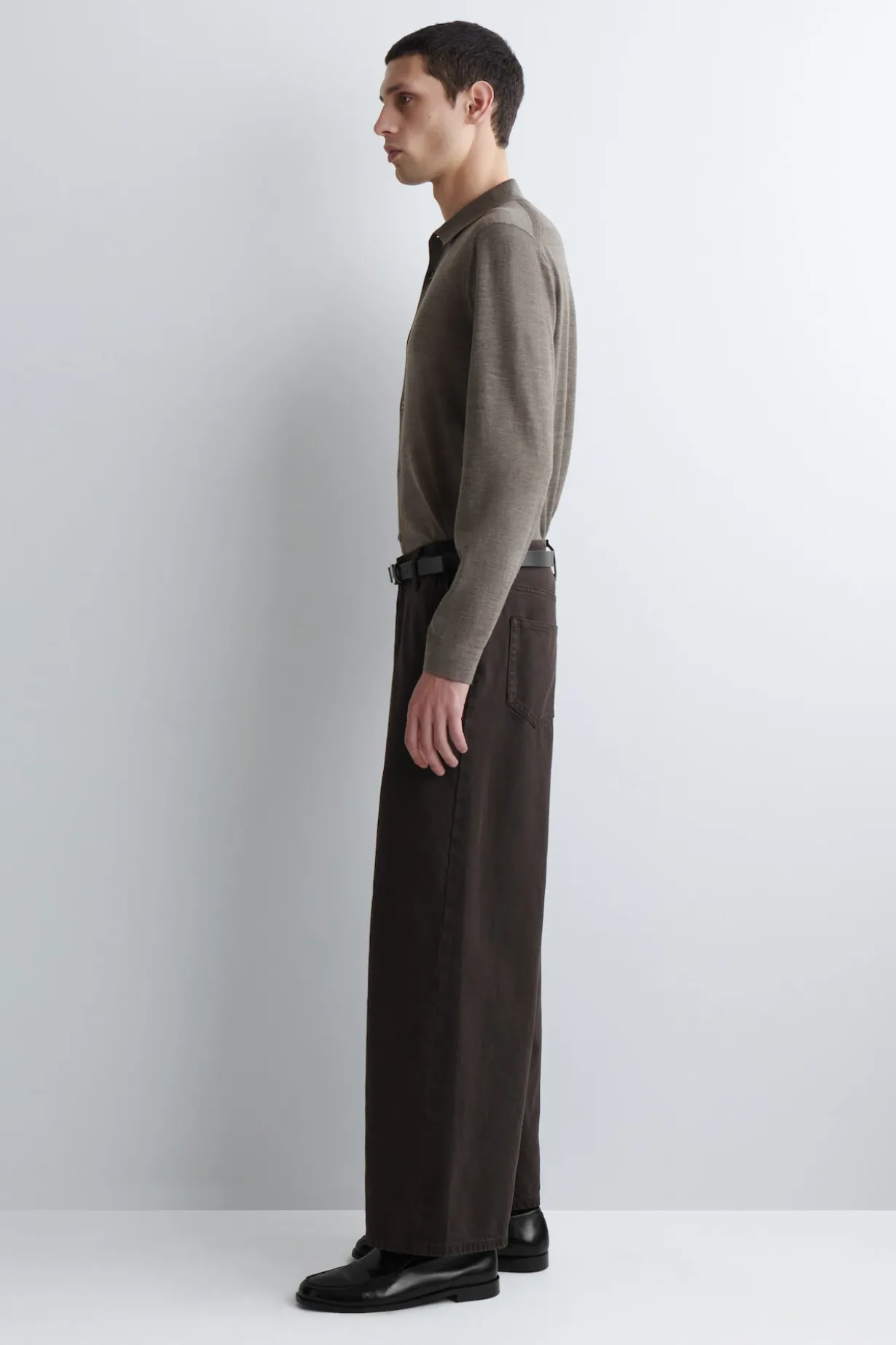 OVERSIZED-HOSE AUS DENIM MIT WEITEM BEIN