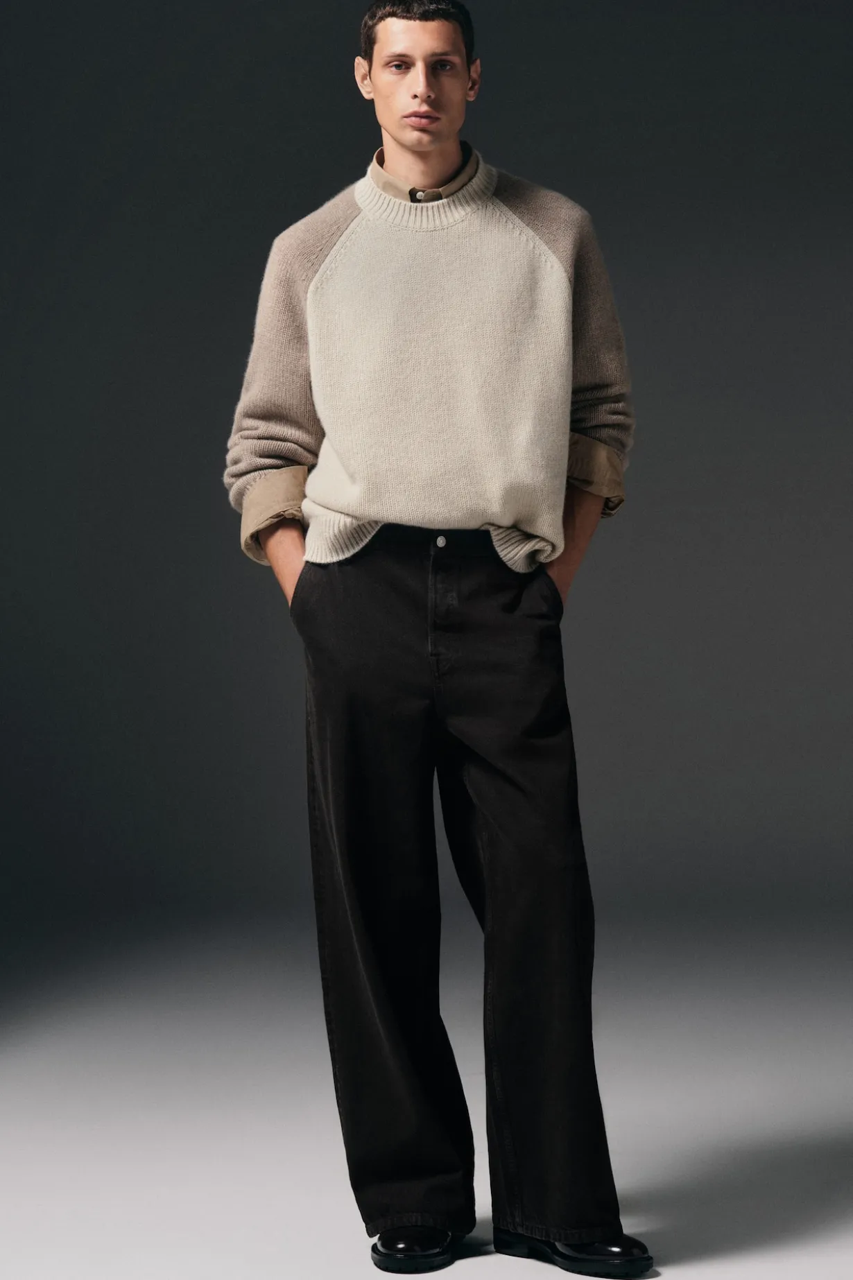 OVERSIZED-HOSE AUS DENIM MIT WEITEM BEIN