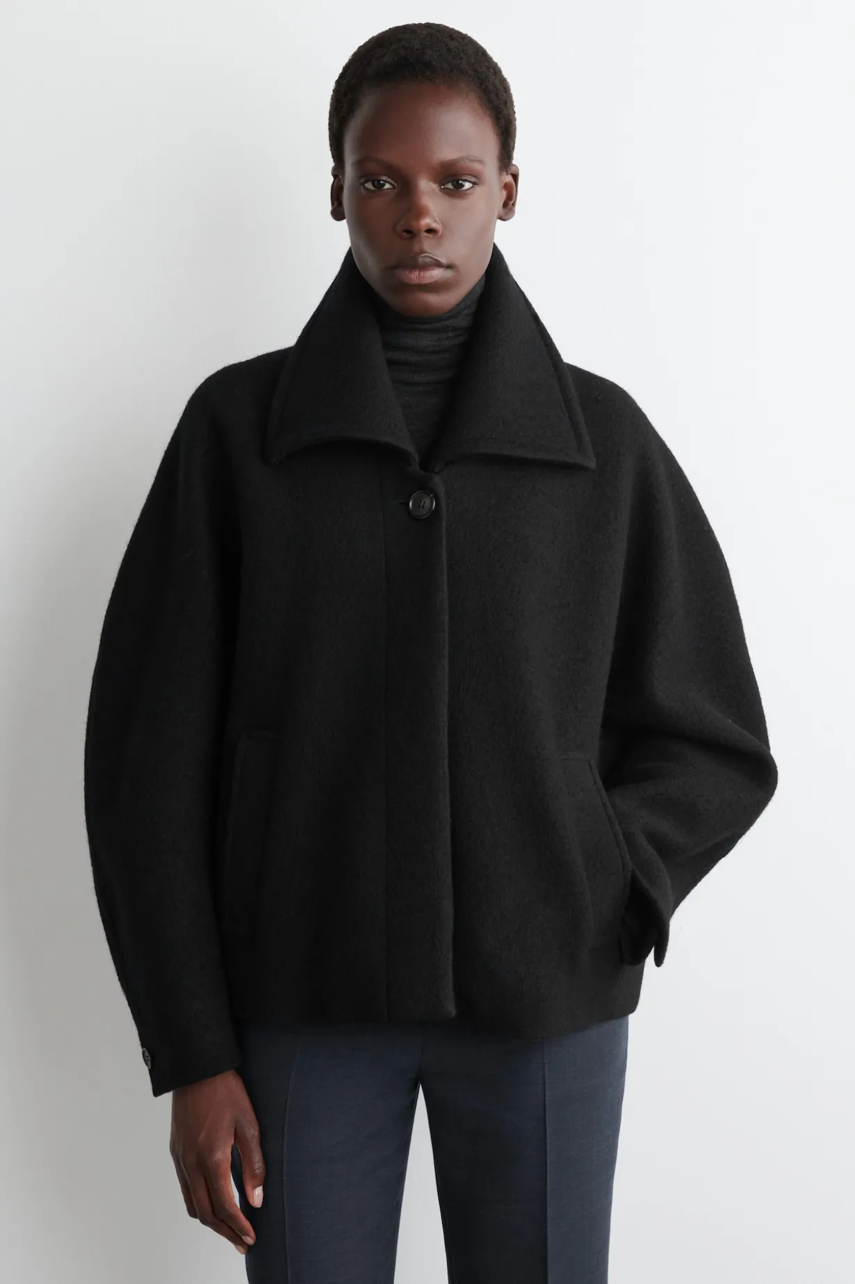 OVERSIZED-KURZJACKE AUS KOCHWOLLE