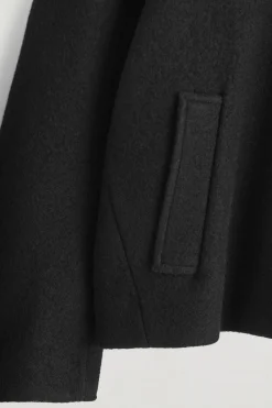 OVERSIZED-KURZJACKE AUS KOCHWOLLE