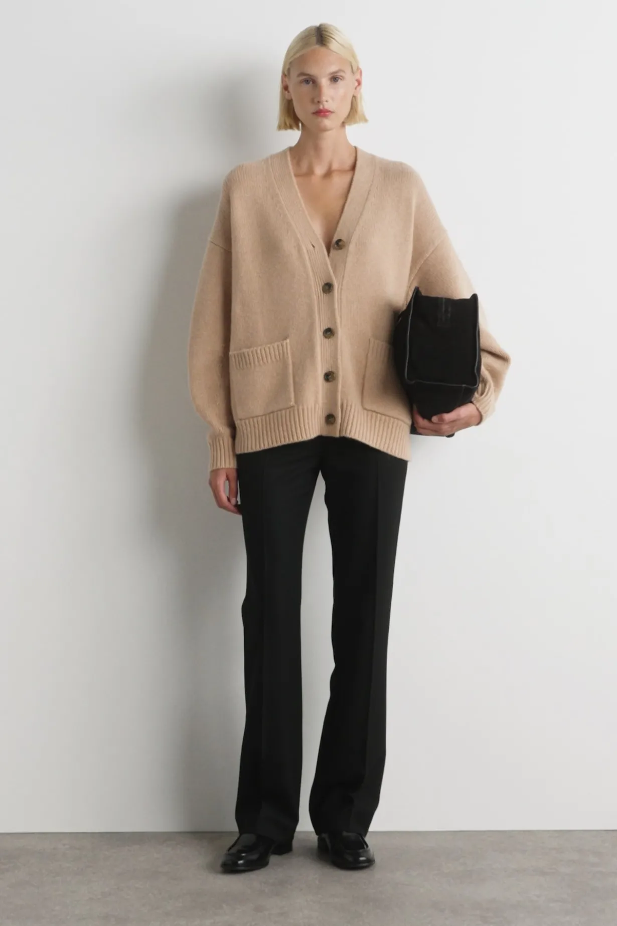 OVERSIZED-STRICKJACKE AUS MERINOWOLLE