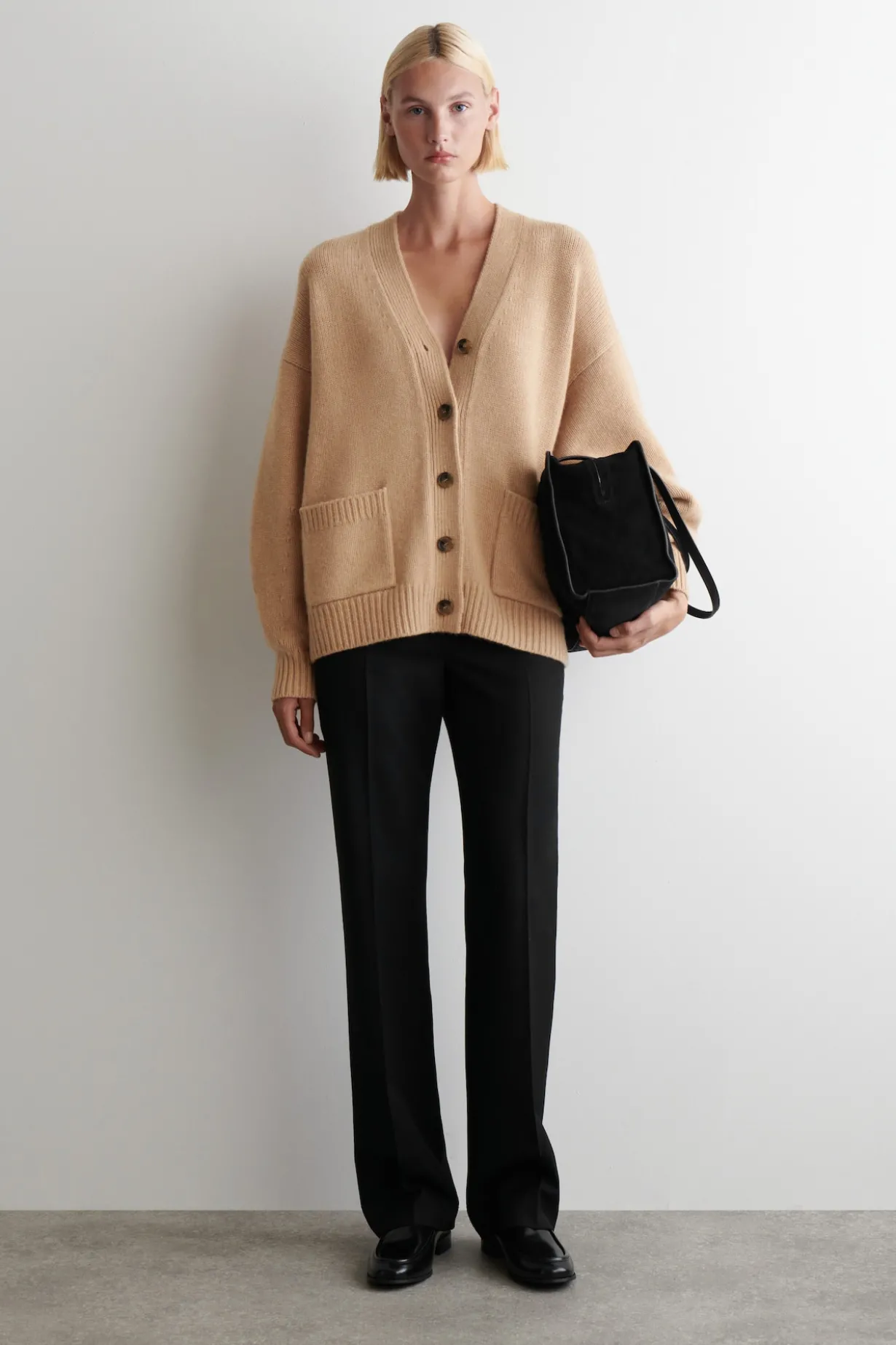 OVERSIZED-STRICKJACKE AUS MERINOWOLLE