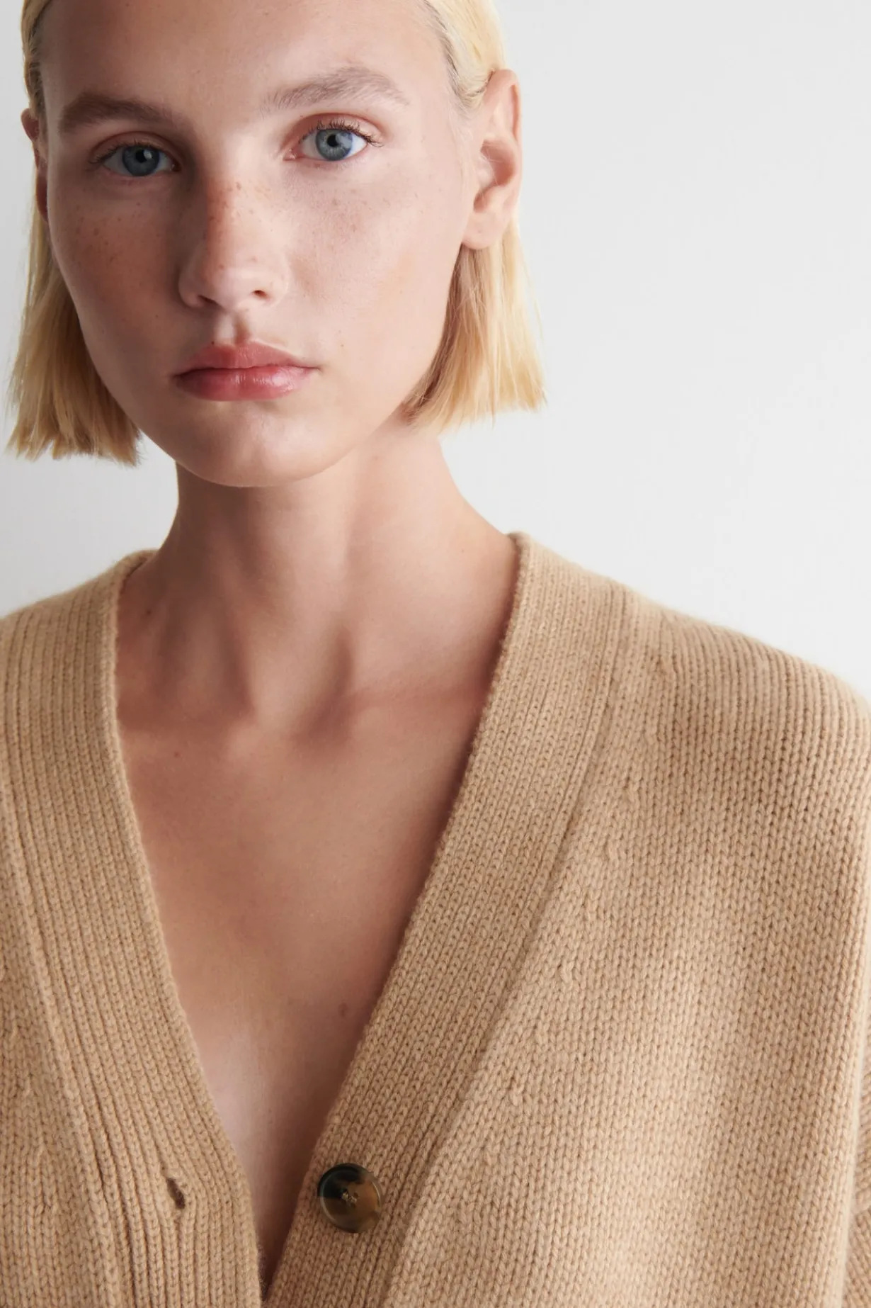 OVERSIZED-STRICKJACKE AUS MERINOWOLLE