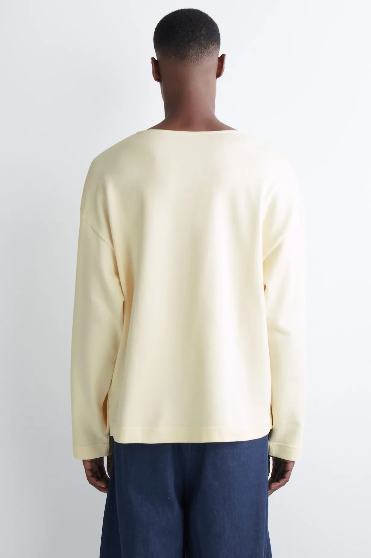 OVERSIZED-SWEATSHIRT MIT U-BOOT-AUSSCHNITT