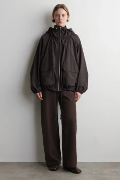 PARKA AUS FUNKTIONSMATERIAL MIT KAPUZE