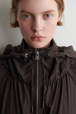 PARKA AUS FUNKTIONSMATERIAL MIT KAPUZE