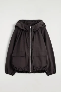 PARKA AUS FUNKTIONSMATERIAL MIT KAPUZE