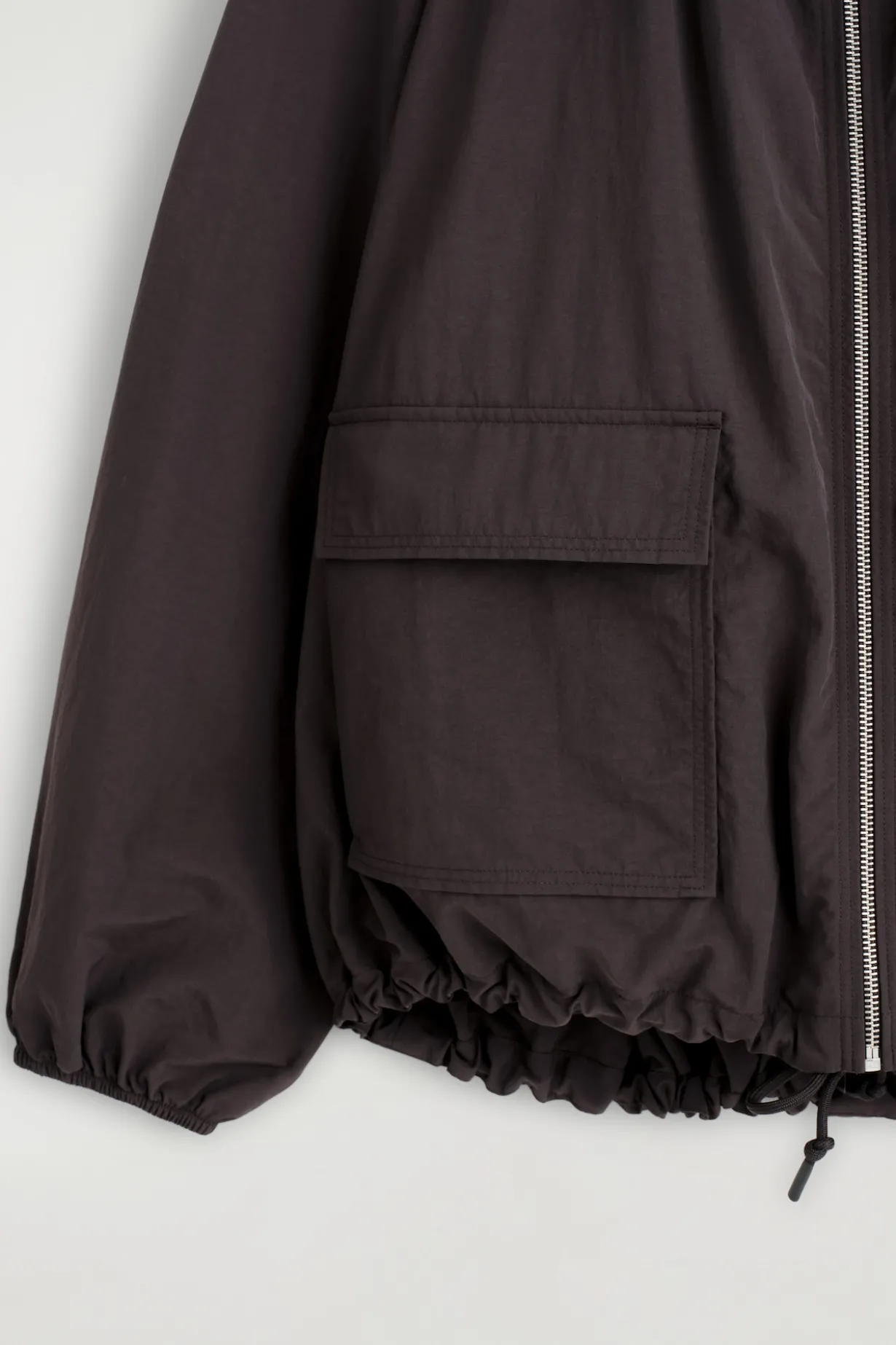 PARKA AUS FUNKTIONSMATERIAL MIT KAPUZE