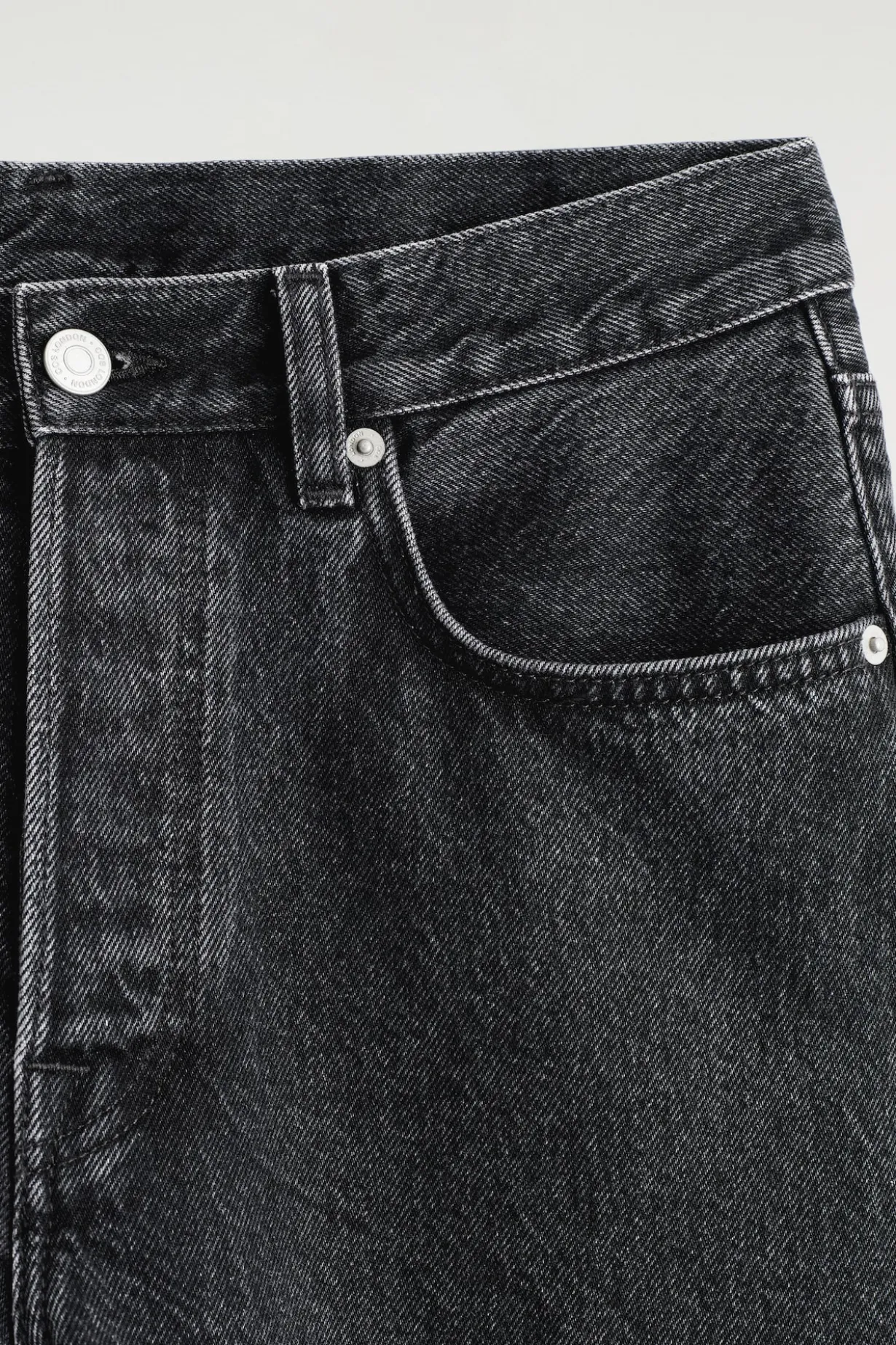 PIPELINE JEANS MIT SCHMALEM BEIN
