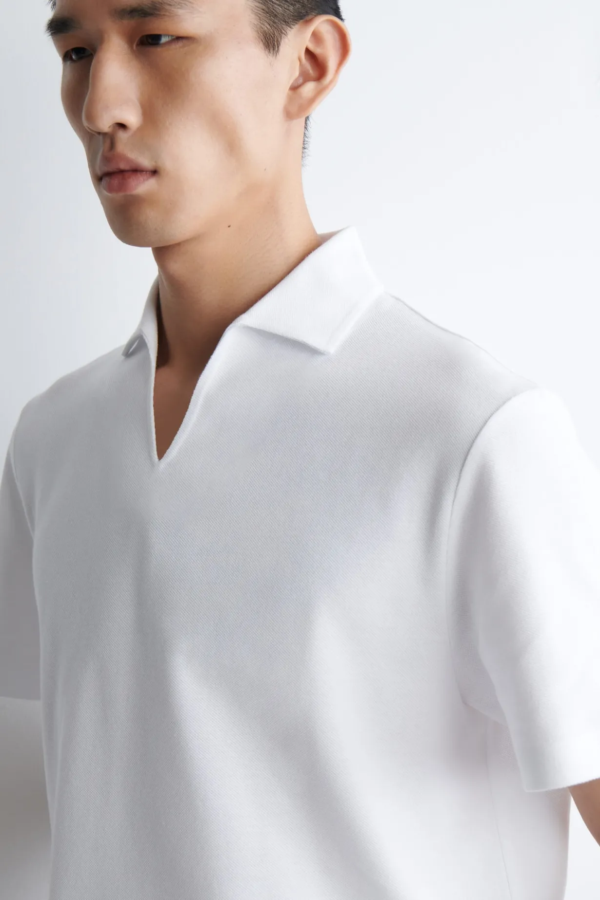 PIQUÉ-POLOSHIRT AUS TECHNISCHEM MATERIAL