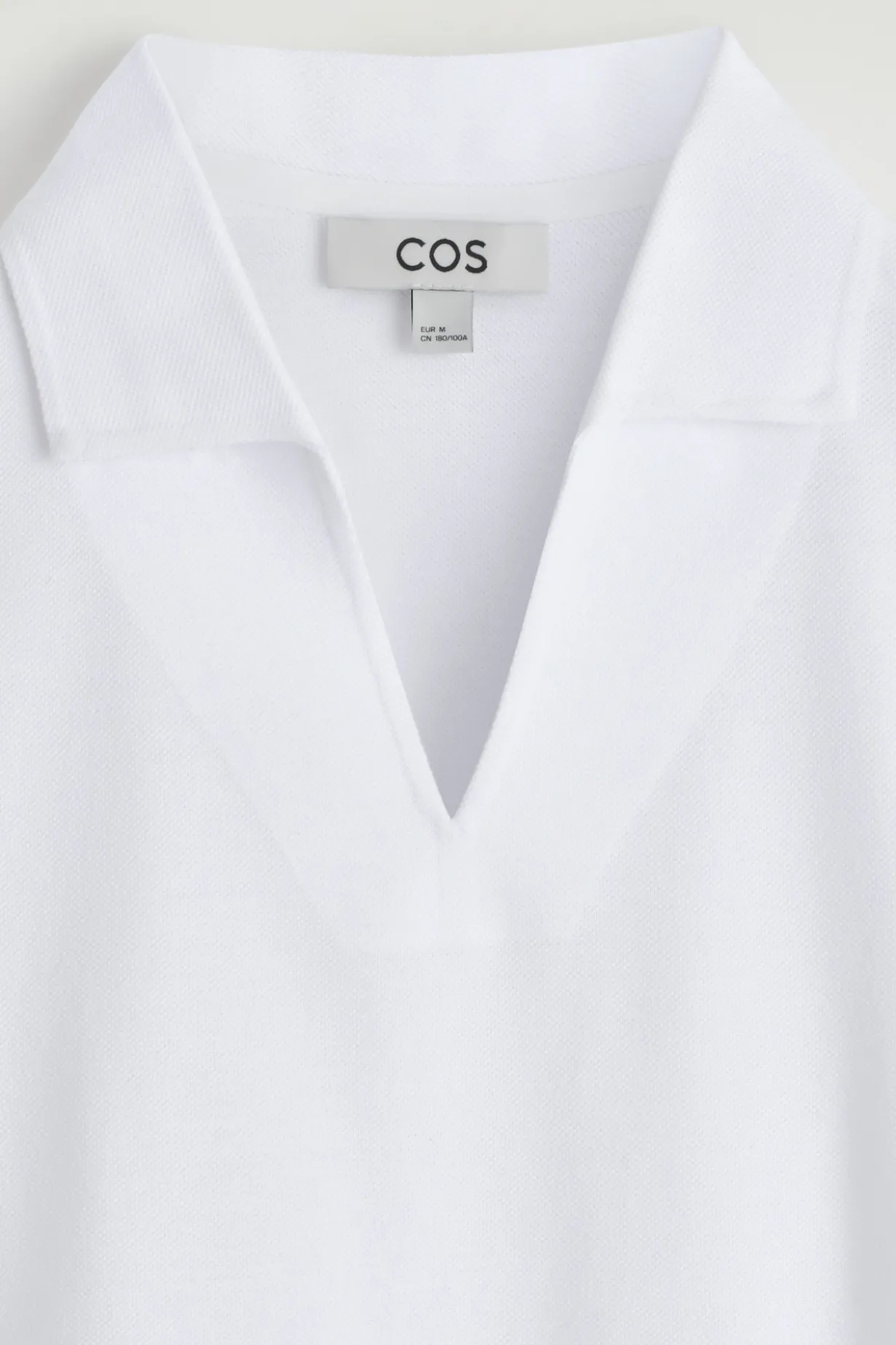 PIQUÉ-POLOSHIRT AUS TECHNISCHEM MATERIAL