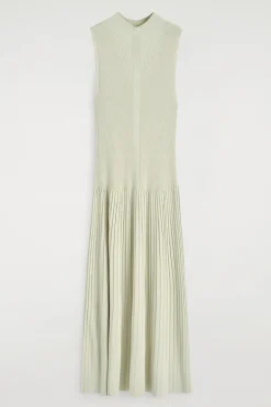 PLISSIERTES MAXIKLEID MIT HOHEM KRAGEN