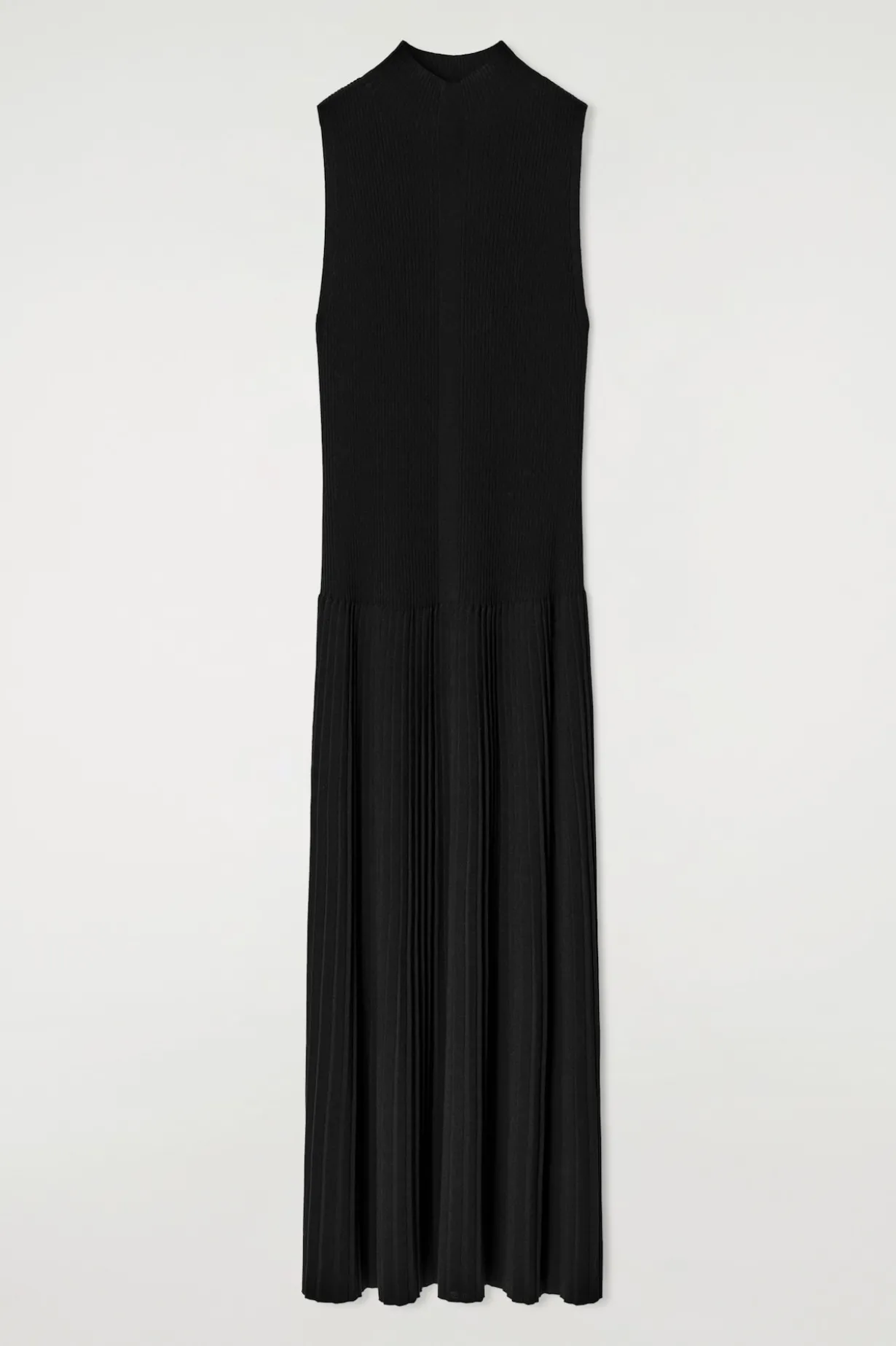 PLISSIERTES MAXIKLEID MIT HOHEM KRAGEN