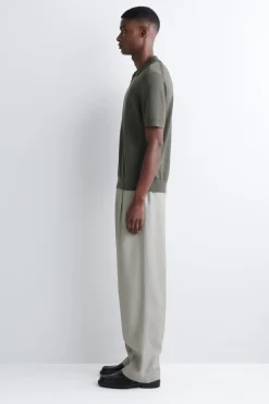 POLOSHIRT AUS MERINOWOLLE MIT OFFENEM KRAGEN