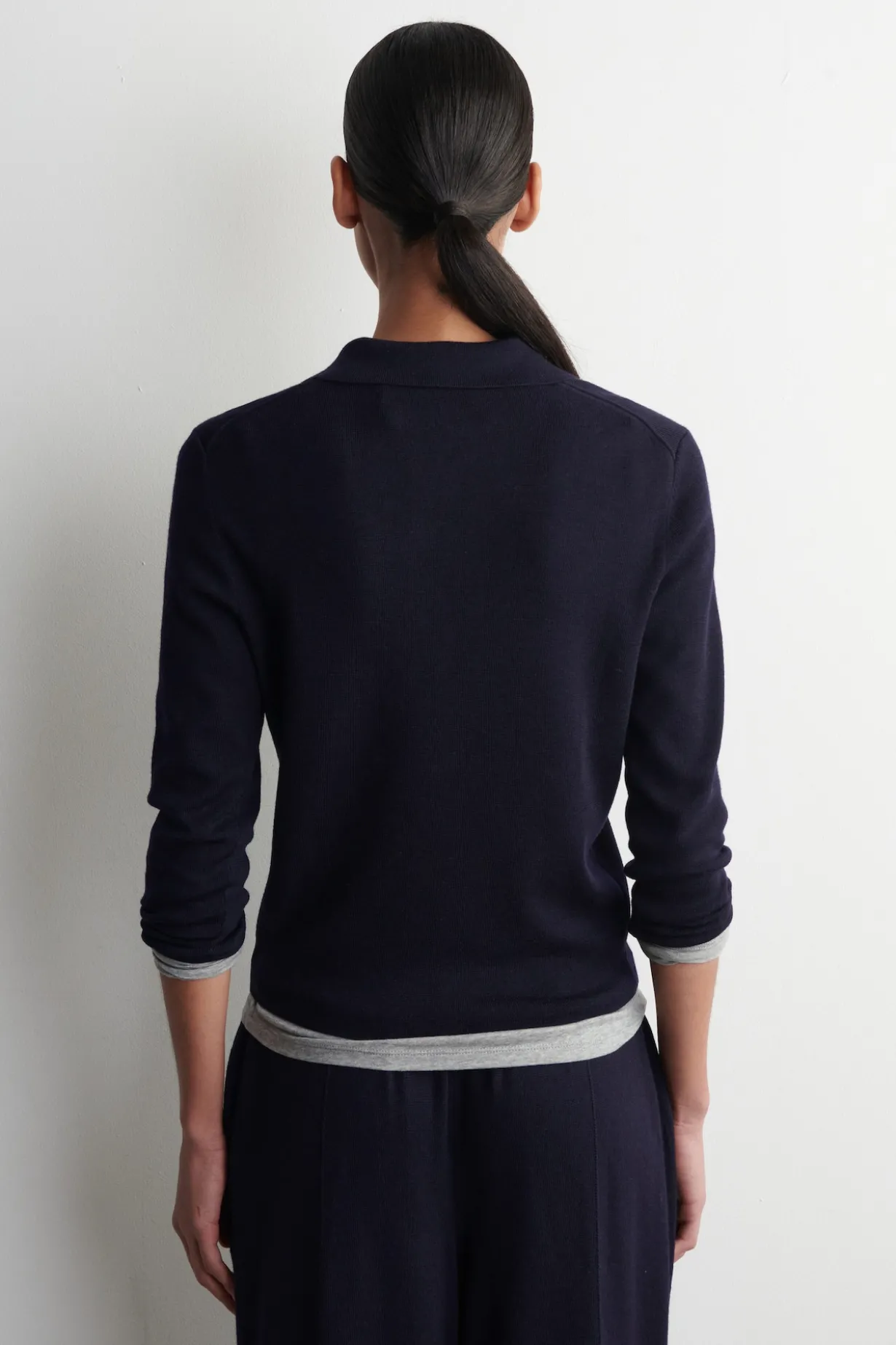 POLOSHIRT AUS MERINOWOLLE MIT VERKÜRZTEN ÄRMELN