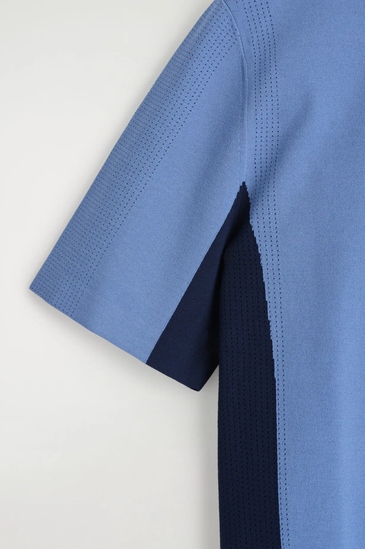 POLOSHIRT MIT REISSVERSCHLUSS UND MESH-EINSATZ