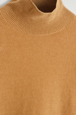 PULLOVER AUS CHENILLE MIT TRICHTERKRAGEN