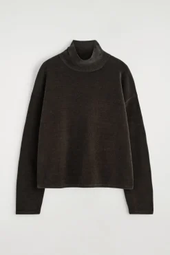 PULLOVER AUS CHENILLE MIT TRICHTERKRAGEN