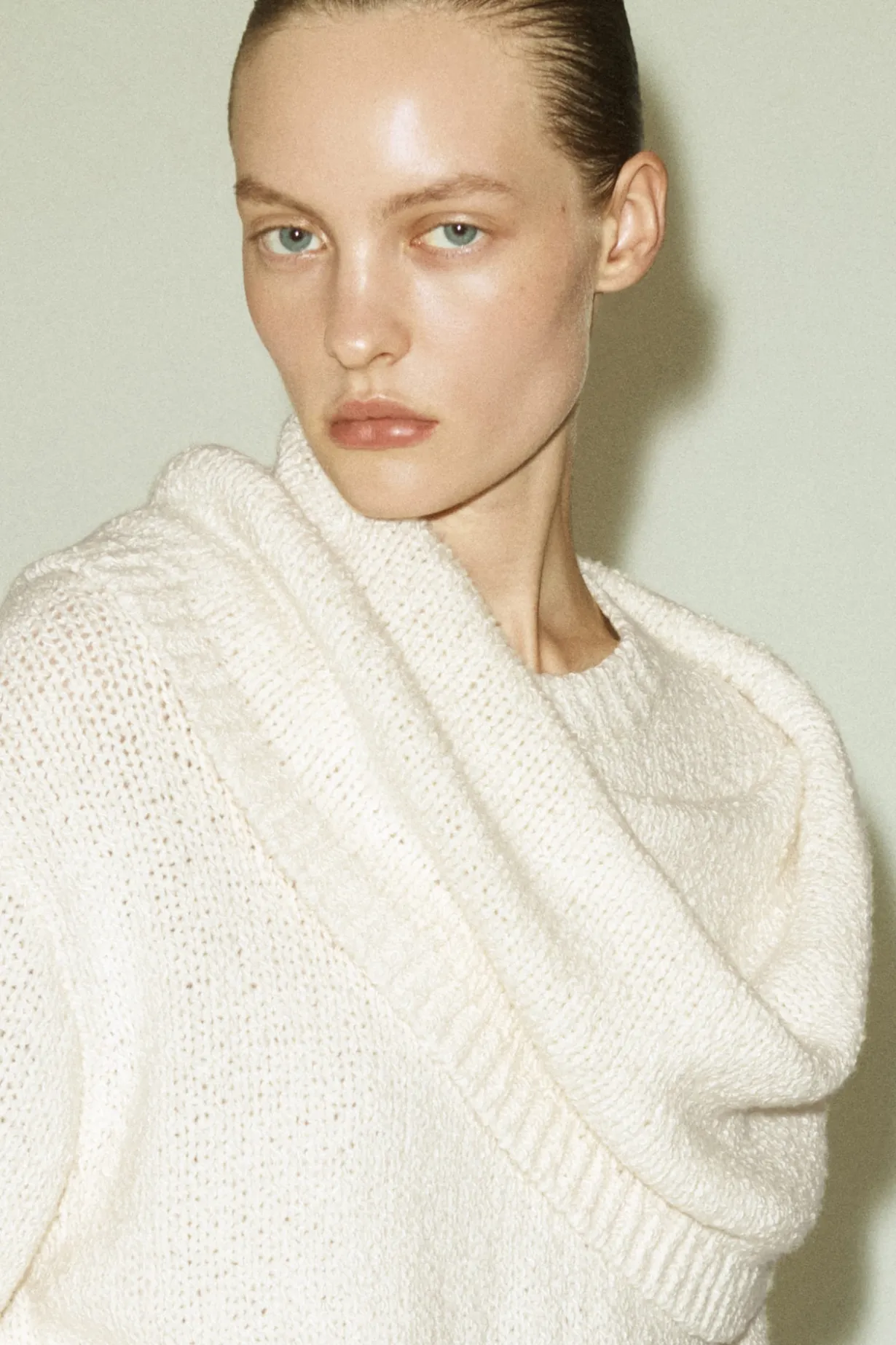 PULLOVER AUS MERINO-KASCHMIR-MIX MIT SCHAL